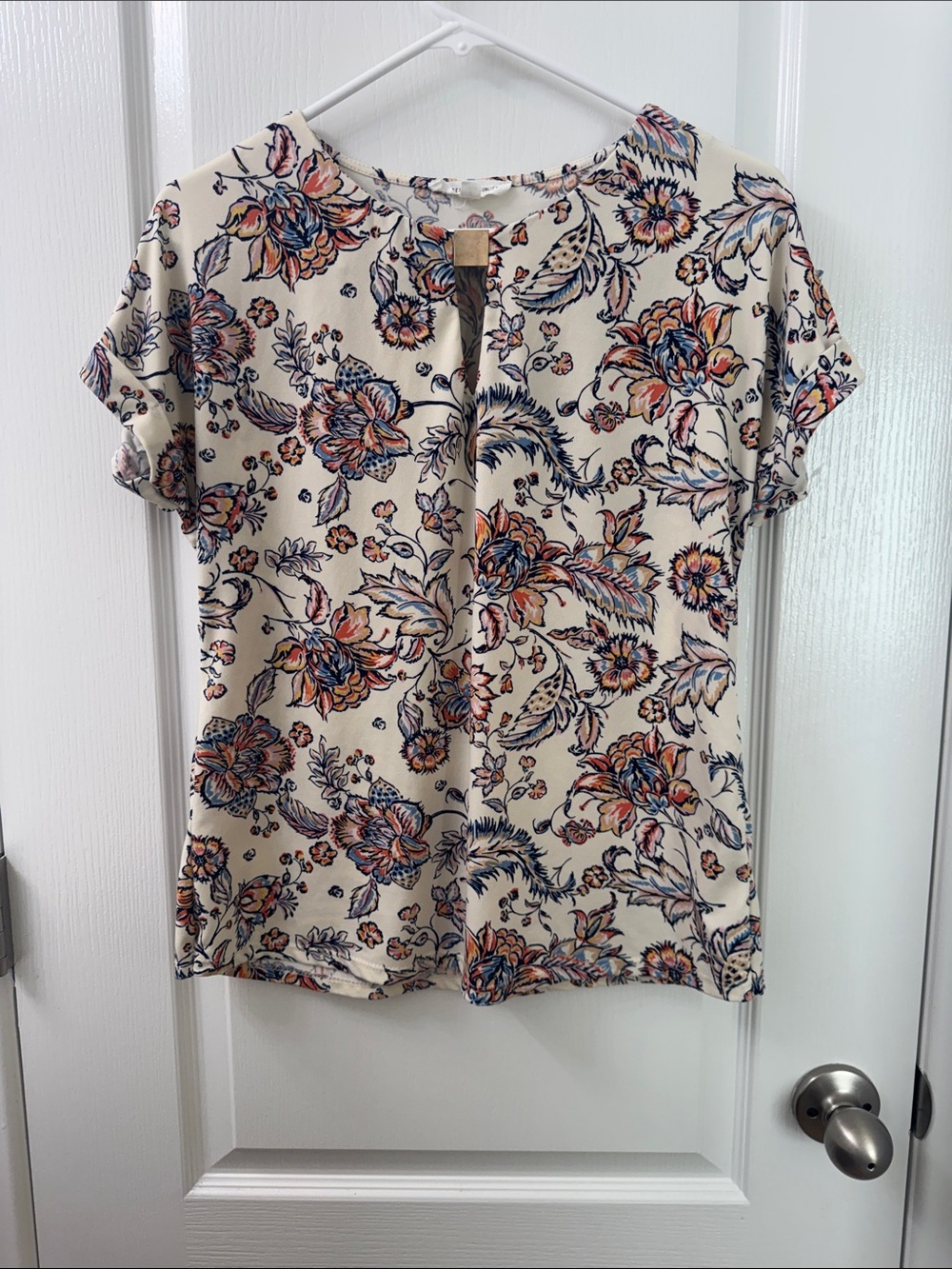 PerSeption Concept Cream Floral Keyhole Short-Sleeve Blouse
